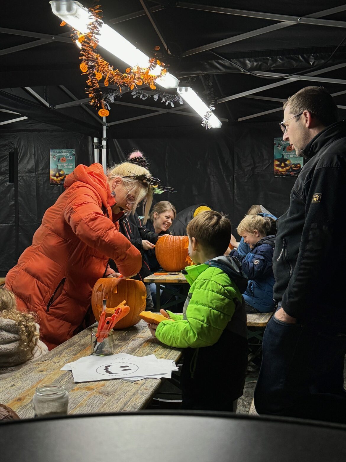 Halloween-Spaziergang im Park Gruseliges für Kids zwischen sechs und zwölf Jahren