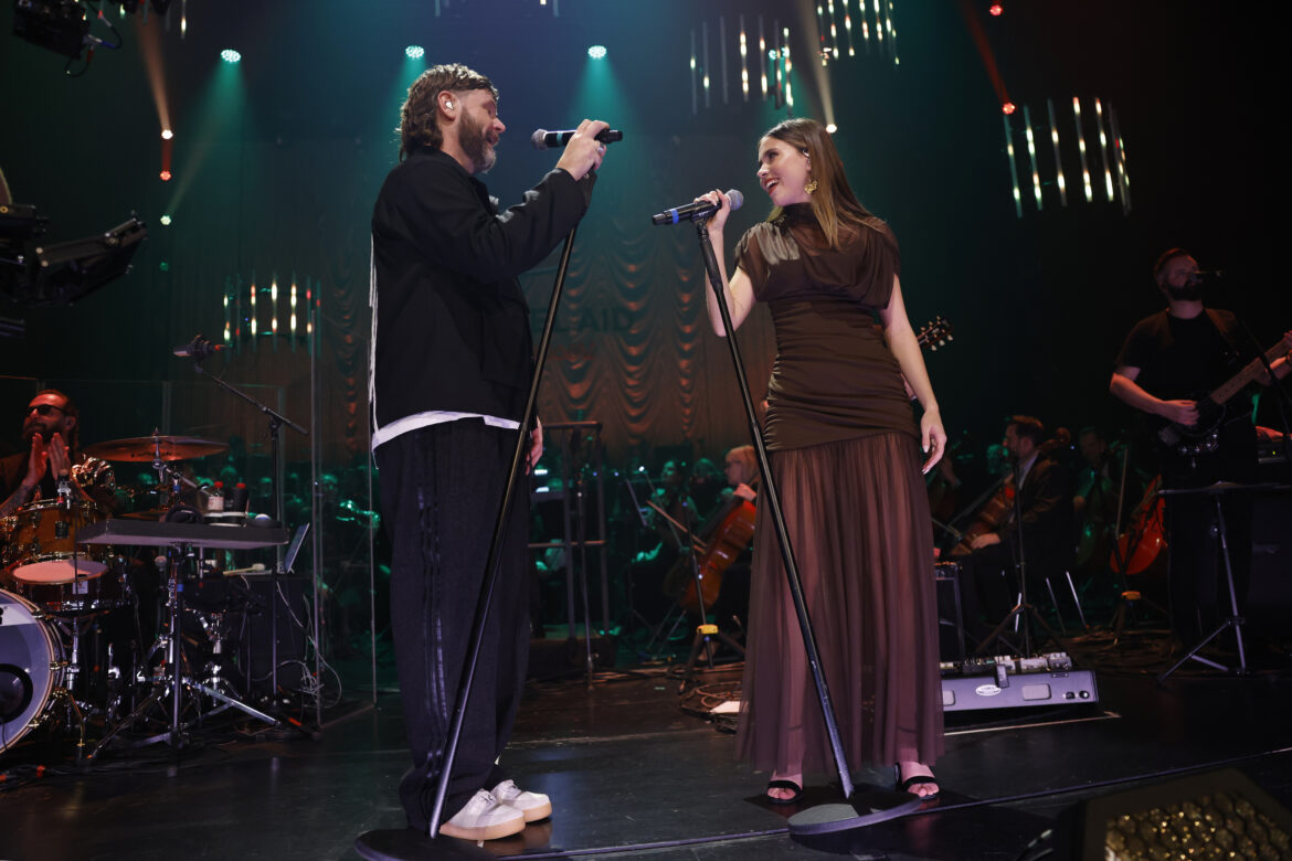 Channel Aid 2025: Rea Garvey begeistert mit emotionalem Orchester-Abend im Deutschen Schauspielhaus
