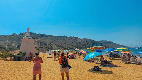 Bonjour, beach!