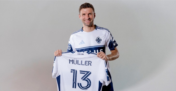 Thomas Müller ruft zu Mega-Charity auf! Bei United Charity zugunsten der Nicolaidis YoungWings Stiftung mitbieten