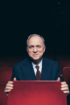 Ulrich Tukur: „Akzeptanz macht das Leben erträglich“ Der Schauspieler im Interview mit der „Apotheken Umschau“