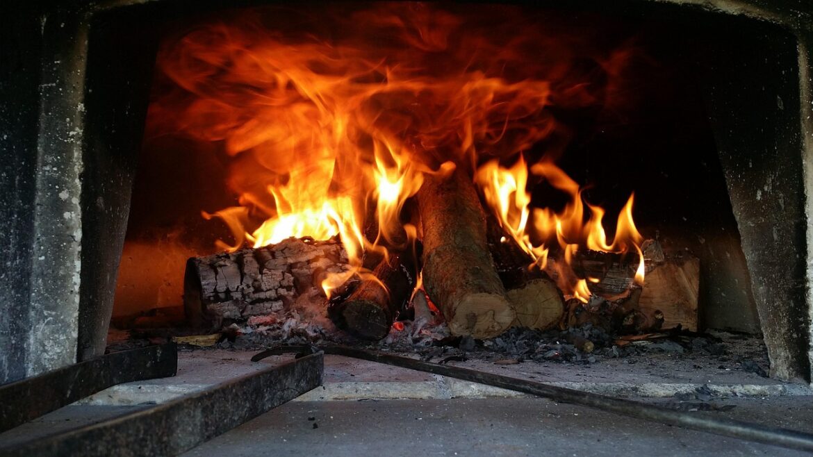 Märkischer Kreis: Tipps vom Profi- „Richtig heizen mit Holz – die Kunst der Holzofennutzung“