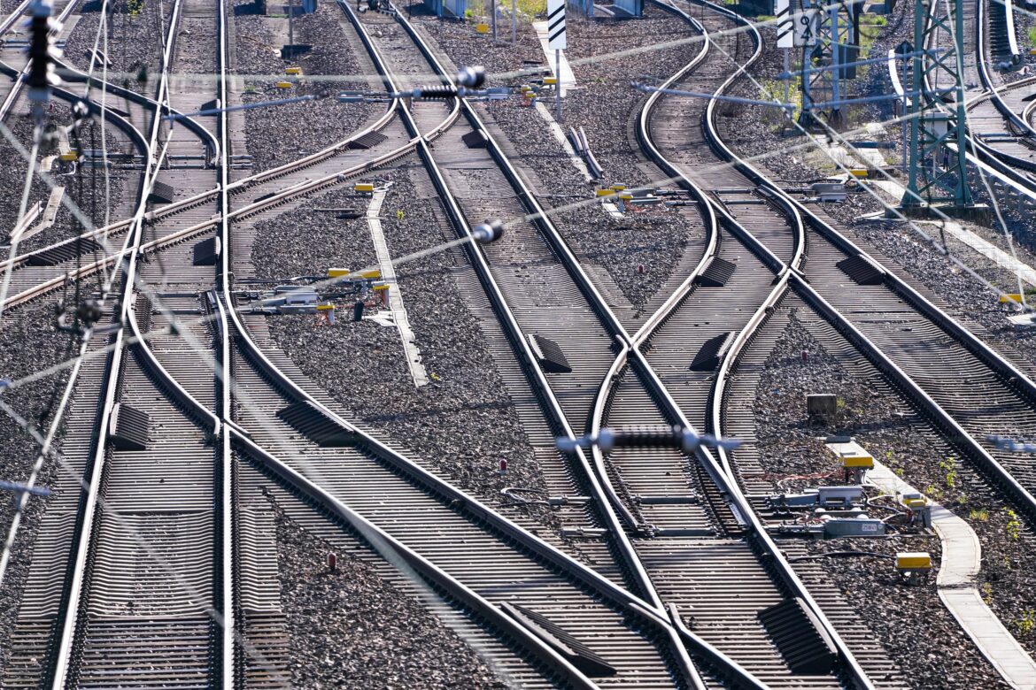 Zweite Bausperrung für Elektronisches Stellwerk Köln Hauptbahnhof: Bahn plant nach intensiver Prüfung Termin in 2027