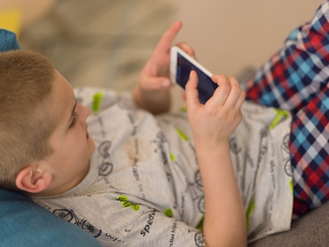 Gaming mit Risiko: Was Kinder in die Kostenfalle lockt