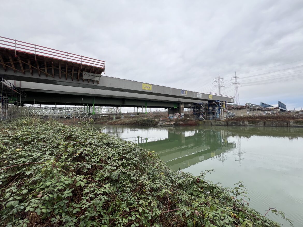 A43: Zwei Brücken wandern zu ihrem Ziel