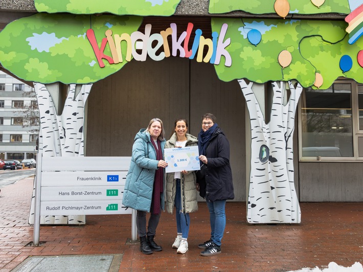 1.300 Euro für den Verein für krebskranke Kinder Hannover Wertgarantie Group spendet Einnahmen aus der Parkplatz-Kasse für den Bau eines Elternhauses