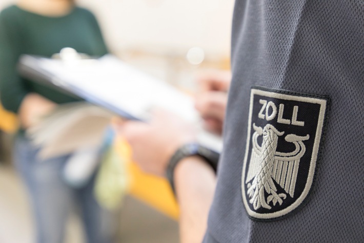 ZOLL kontrolliert Barbershops und Friseurgeschäfte in Köln-Mülheim Neun Beschäftigte befragt, 13 Hinweise auf Verstöße