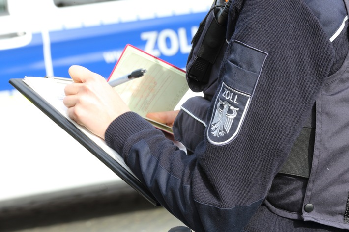Zoll überprüft Mindestlöhne in Gaststätten – Hinweise auf Stundenlöhne unter 7 Euro