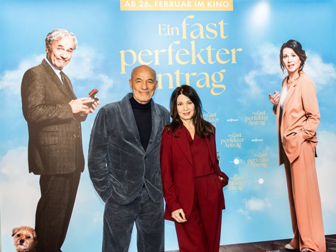 Regensburg feiert mit Iris Berben und Heiner Lauterbach den perfekten Premierenabend EIN FAST PERFEKTER ANTRAG ab 26. Februar im Kino!