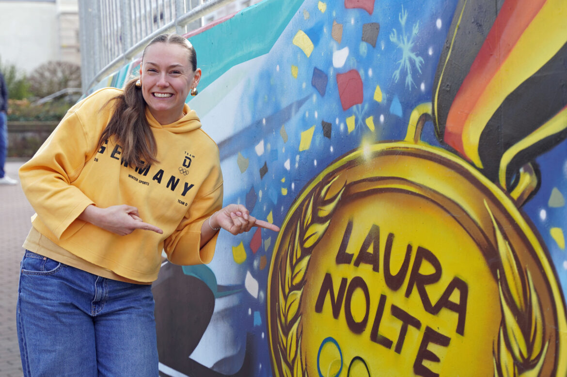 Stadt Unna verleiht Ehrennadel an Doppel-Olympiasiegerin Laura Nolte