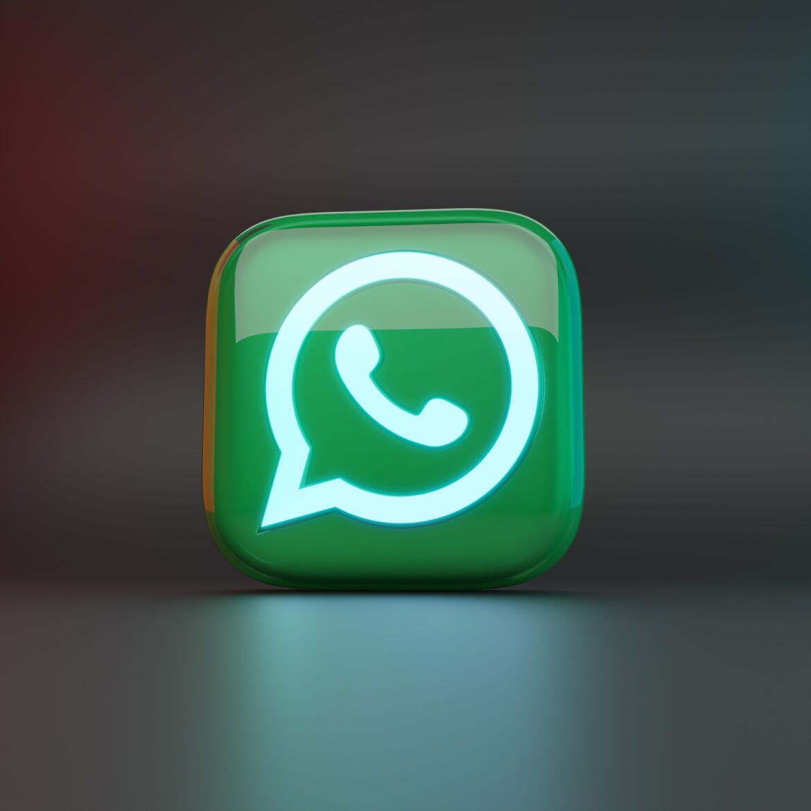 Nach WDR-Umfrage: Bildungsministerin Prien will auch über WhatsApp-Regulierung sprechen