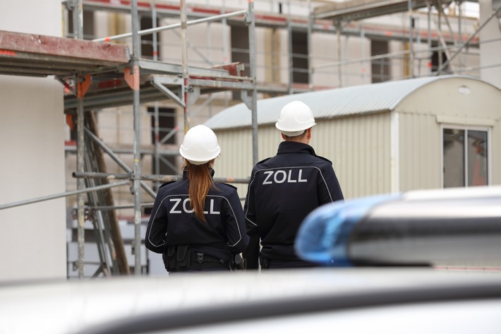 Bundesweite Schwerpunktprüfung des Zolls im Baugewerbe Der Zoll im Einsatz gegen Schwarzarbeit und illegale Beschäftigung