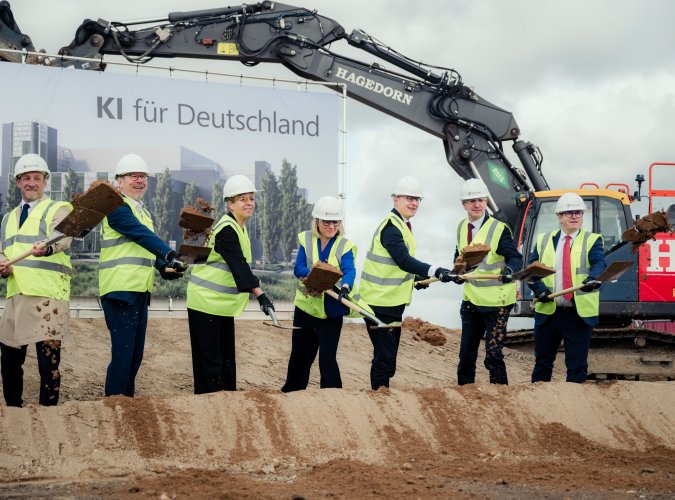 Spatenstich für die Microsoft Rechenzentren im Rheinischen Revier: Nordrhein-Westfalen wird zentraler Standort für die Infrastruktur des digitalen Zeitalters