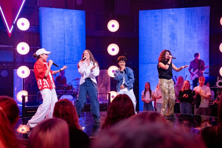 Wer kommt ins Finale? Die #VoiceKids singen am Freitag & Samstag erstmals in den neuen „Battles in Concert“