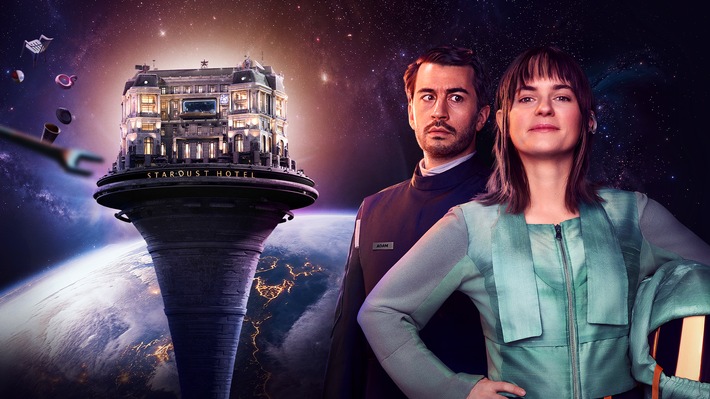 Galaktische Romanze: ARD-Serie im Weltall „Stardust Hotel“ mit Vanessa Loibl, David Brizzi und der Stimme von Detlev Buck Ab 22. Mai in der ARD Mediathek
