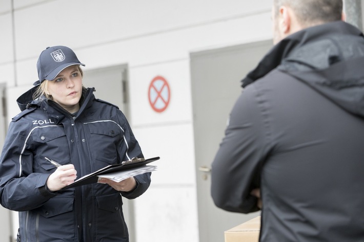 Zollkontrolle endet mit Strafverfahren Zoll beendet illegalen Aufenthalt und illegale Beschäftigung