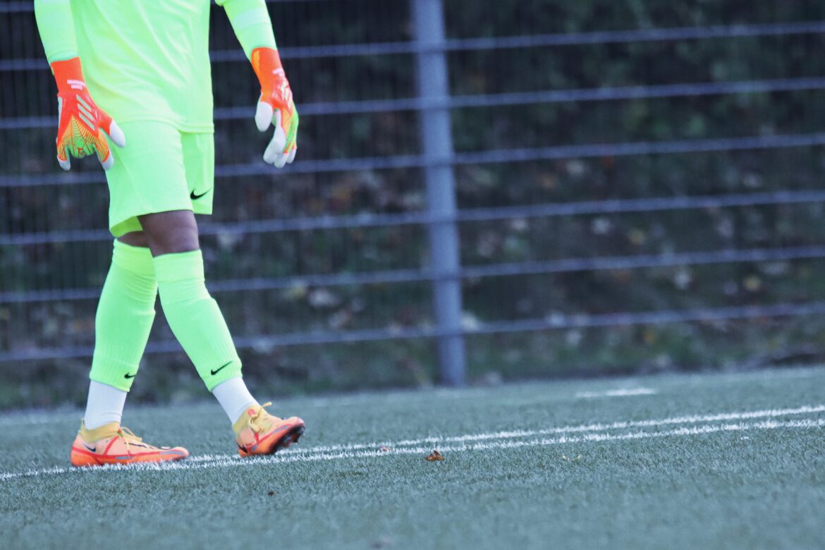 Manuel Neuer versteigert seine getragenen Torwart-Handschuhe aus dem Madrid-Spiel! Ein Stück Champions-League-Geschichte wird aktuell bei United Charity angeboten