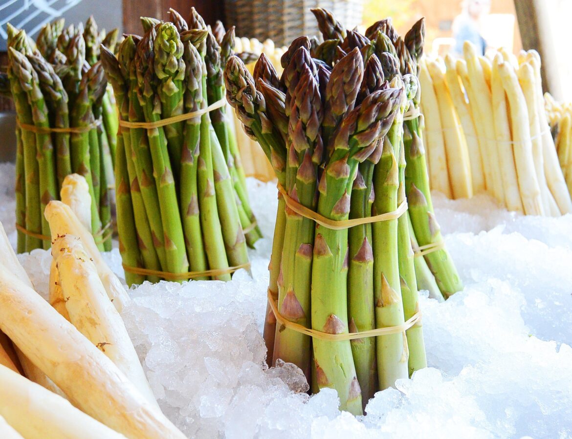 Frisch vom Feld auf den Teller: Nordrhein-Westfalen freut sich auf heimischen Spargel