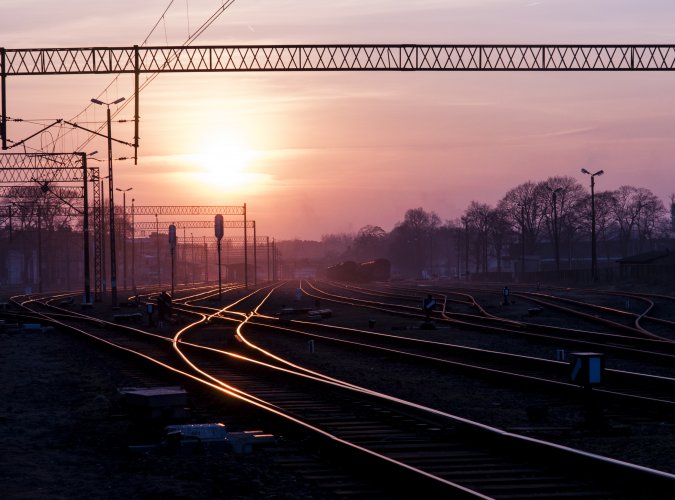 CO₂ sparen auf Schienen: Land treibt die Elektrifizierung von Bahnstrecken voran
