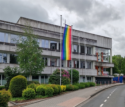 Ennepe-Ruhr-Kreis: Regenbogenfahne – Kreis setzte Zeichen für Vielfalt und Respekt