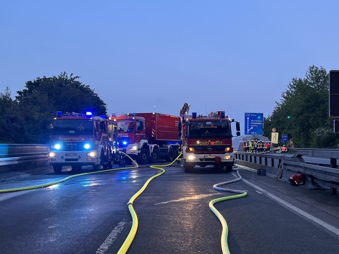 Rauch und mehrere schwer Verletzte: Feuerwehr probt Einsatzabläufe auf A46