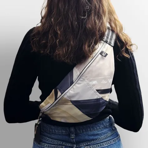 Vom Werbebanner zum Mode-Accessoire: Comspot frischt die Upcycling-Taschenkollektion auf