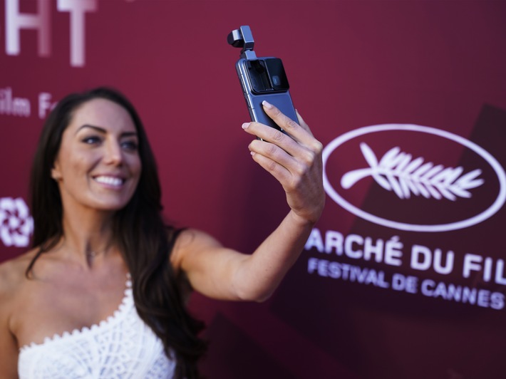 Das HONOR Robot Phone präsentiert auf der China Night der Filmfestspiele von Cannes neue Möglichkeiten der mobilen Bildgebung
