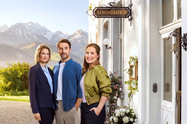 Malerische Bergkulisse, fünf ungleiche Geschwister und eine neue Praxis: SAT.1 eröffnet im Sommer „Die Landarztpraxis – Team Sonnenhof“