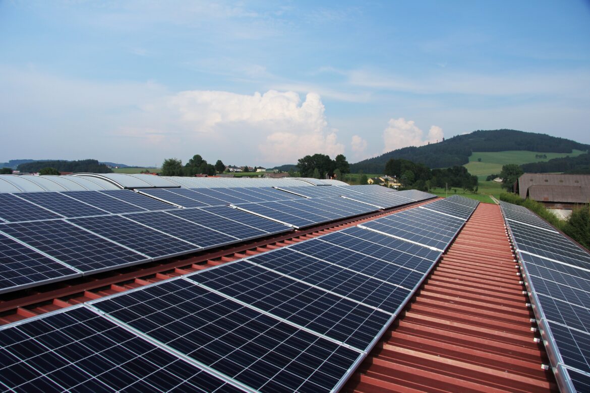 Photovoltaik-Check 2026 der Deutschen Umwelthilfe: Vier von fünf Großstädten nicht auf Kurs