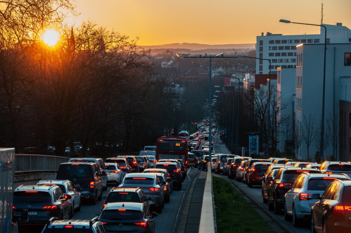 NRW-Pendler stehen pro Woche bis zu drei Stunden im Stau