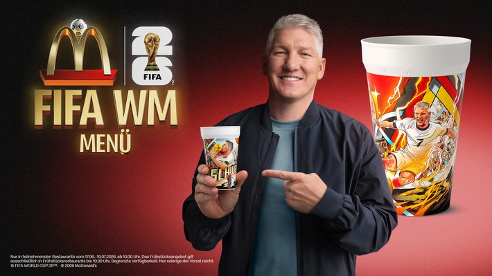 Bastian Schweinsteiger betritt das Spielfeld: Exklusiver Sammelbecher des Weltmeisters nur bei McDonald’s Deutschland