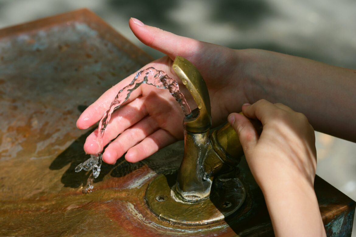 Ennepe-Ruhr-Kreis: Hitzeaktionstag: Gesundheitsamt wirbt für die Nutzung öffentlicher Trinkwasserbrunnen
