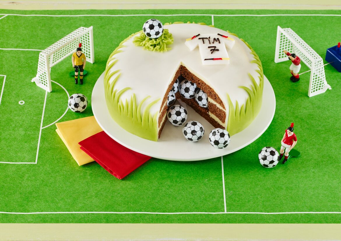 Fußball-Überraschungstorte