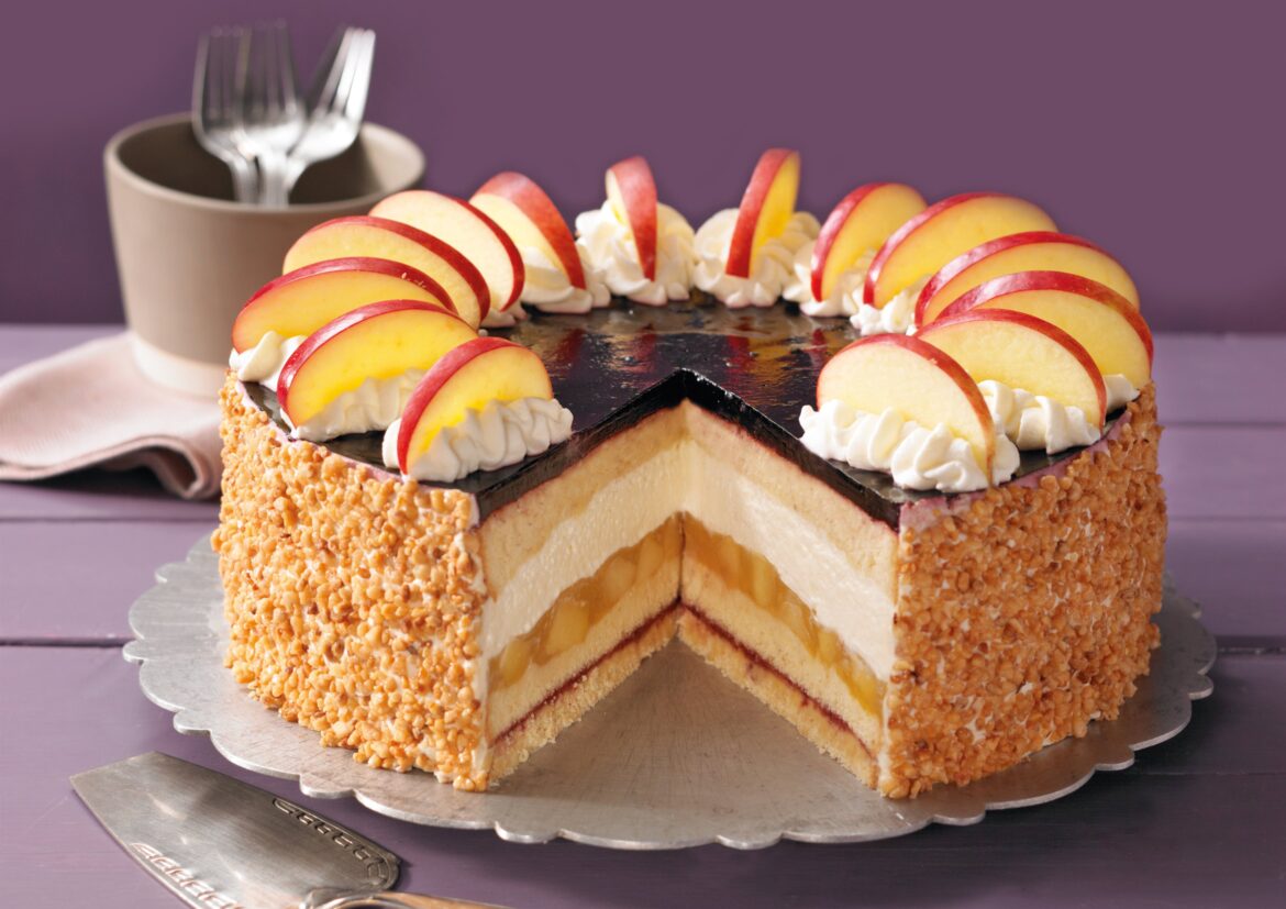 Holunder-Apfel-Torte mit Schmand
