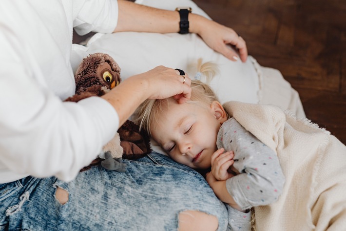 Kinderschlafcoach: Besserer Schlaf beginnt mit Bewegung und „Spielen im Freien ist effektiver als drinnen“