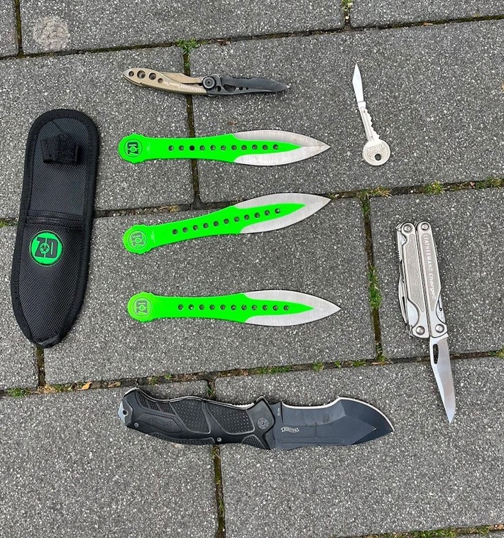 Hagen: Verstoß gegen das Waffengesetz – 53-jähriger Mann hat Wurf- und Klappmesser dabei