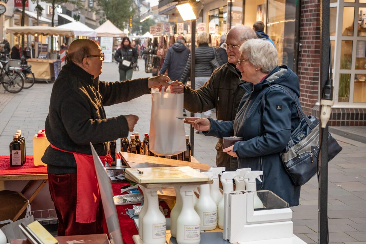 Krammarkt in der Bocholter City  – Bummeln, Stöbern, Kramen beim bunten Treiben in der Bocholter City
