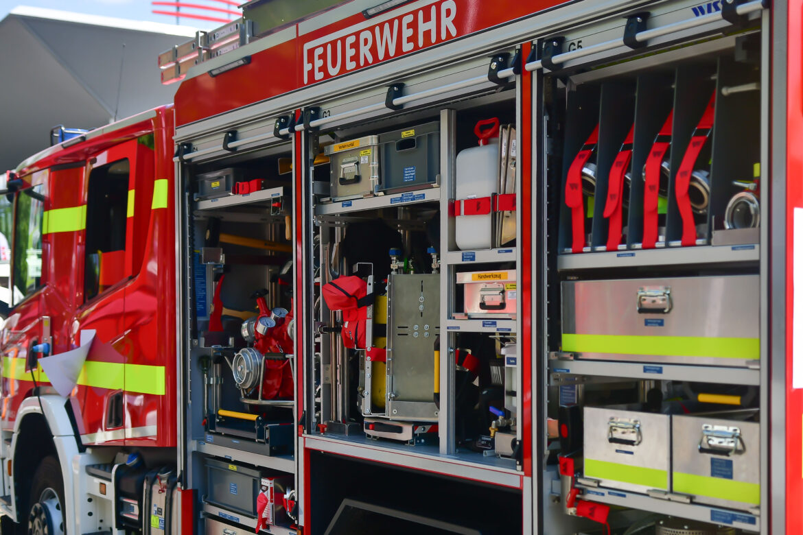 Düsseldorf: Wohnungsbrand am Mittwochmorgen – Feuer schnell gelöscht, ein leicht verletzter Anwohner