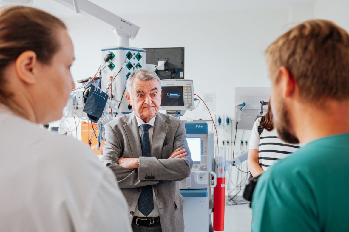 NRW-Innenminister besucht das Klinikum Dortmund