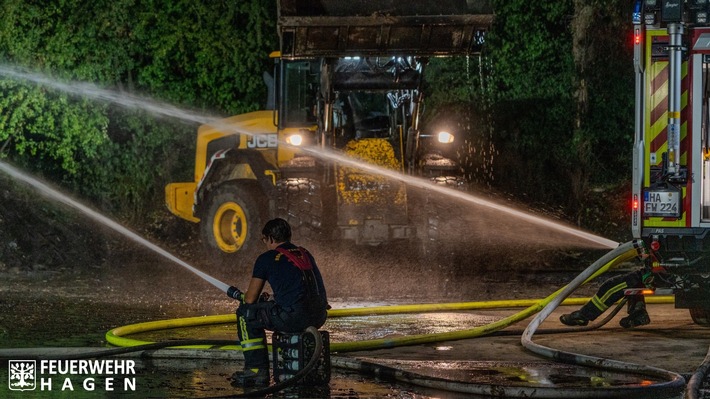 Hagen: Brand auf Kompostierungsanlage, stundenlanger Einsatz für die Feuerwehr