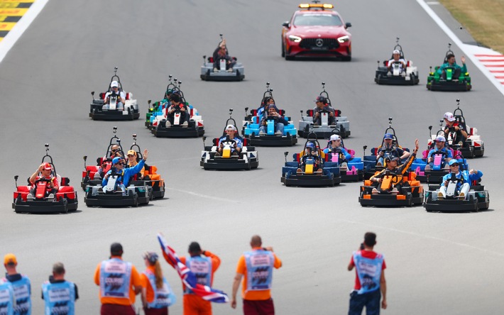 Die LEGO® Fahrerparade ist zurück | FORMEL 1 Großer Preis von Großbritannien