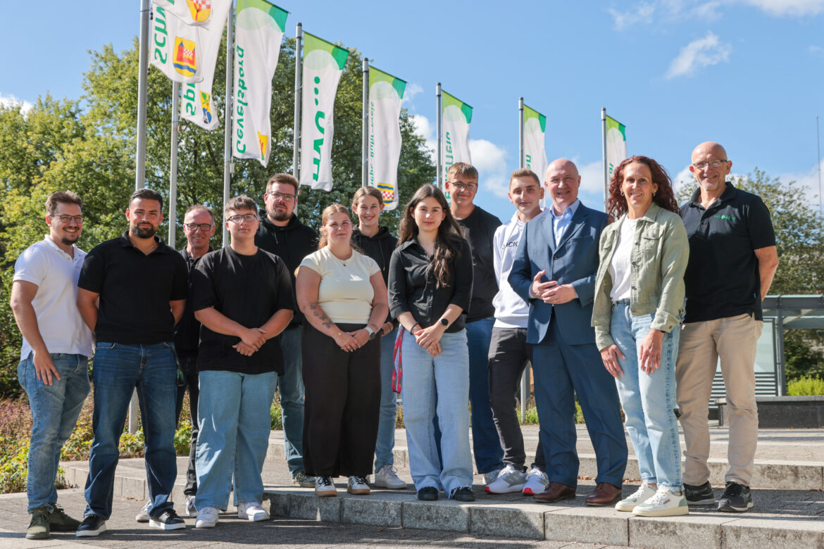 Sechs neue Auszubildende Ausbildungsstart bei AVU in drei Berufen