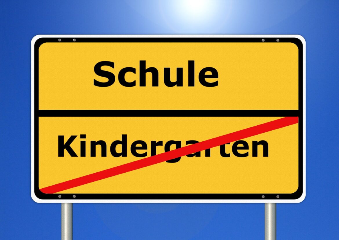 Der Kindergarten- und Schulstart steht an – Zeit für neue Kinderschuhe. Für viele Eltern ist der Kauf eine Qual. So geht es kinderleicht.