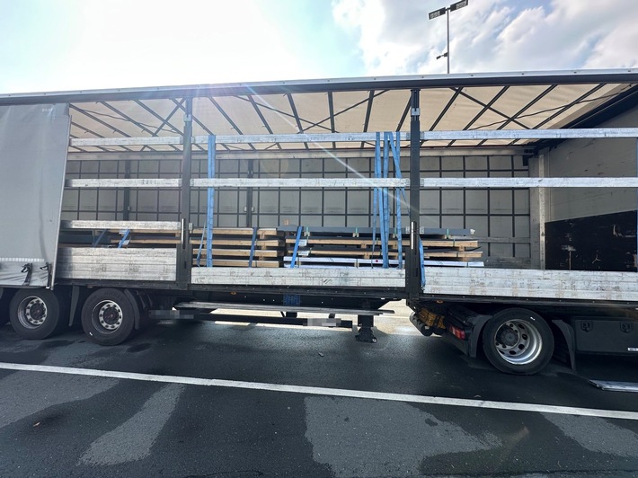 Hagen: Lkw nach 1,5 Kilometern Fahrt gestoppt – Ladung mangelhaft gesichert
