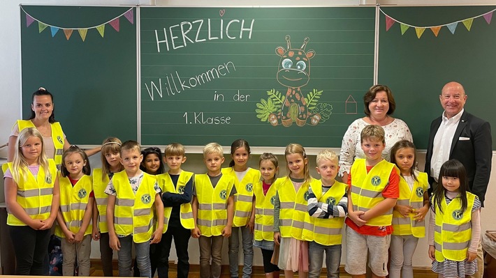 Schulstart darf keine Frage des Geldbeutels sein Kiwanis-Clubs unterstützen Kinder bundesweit mit Schulranzen, Warnwesten und Bildungsprojekten