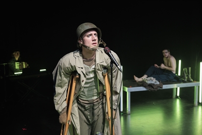 Arnsberg: „Draußen vor der Tür“ – Großes Schauspiel im Sauerland-Theater