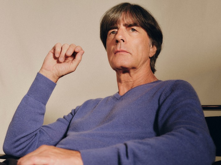 Bei Lidl: Royalblauer Glückspullover von Jogi Löw feiert Comeback 100 Prozent Kaschmir für nur 49,99 Euro – neue Herbstkollektion von Strenesse Blue in allen Lidl-Filialen und im Onlineshop