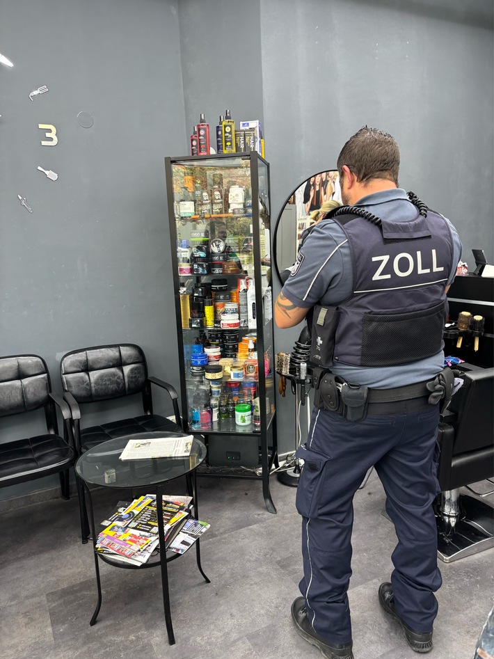 Hauptzollamt Münster prüft Friseur- und Kosmetikgewerbe im Münsterland Finanzkontrolle Schwarzarbeit stößt in Nagelstudios auf neun Personen ohne entsprechende Arbeitserlaubnis.