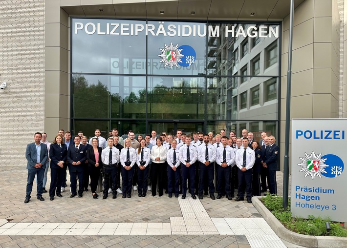Polizei Hagen begrüßt Verstärkung – 35 neue Kolleginnen und Kollegen