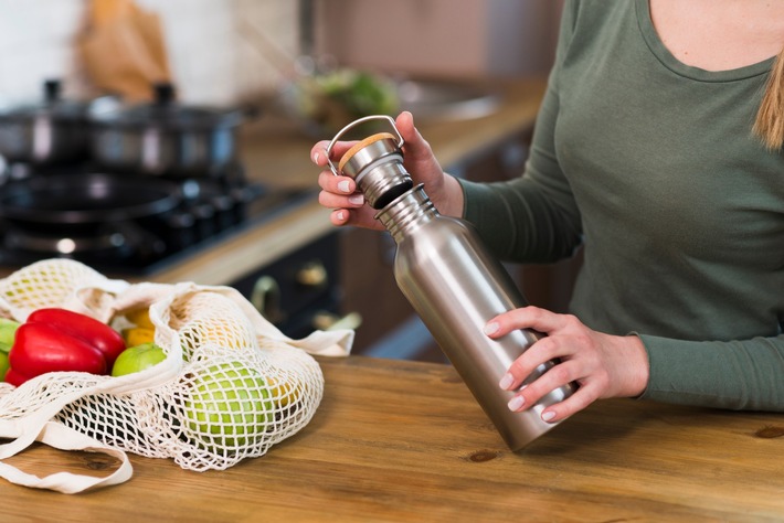 Sauber unterwegs: Trinkflasche richtig reinigen